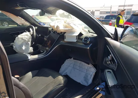 2024 Mercedes-Benz Cle 300 4Matic z USA, uszkodzony, nr VIN W1KMJ4HB4RF014981